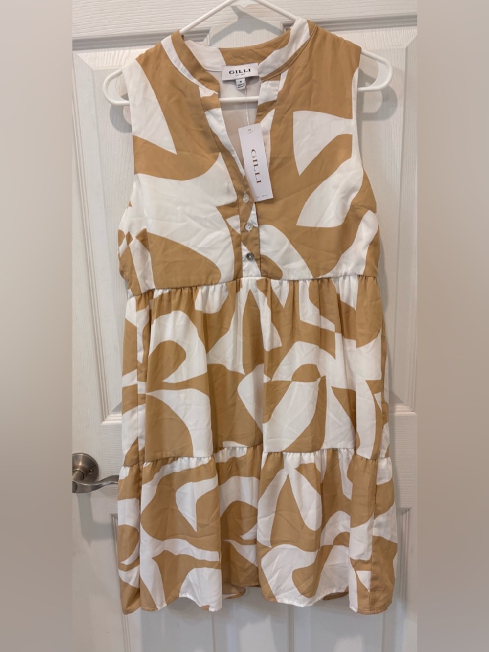 Gilli Sleeveless‎ Tiered Sun Dress in White and Camel